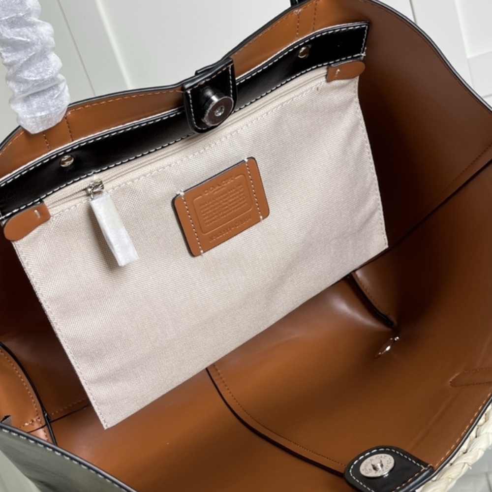 Authentic COACH 1941 patent Leather magnetic closure large Tote Bag - Picture 15 of 16